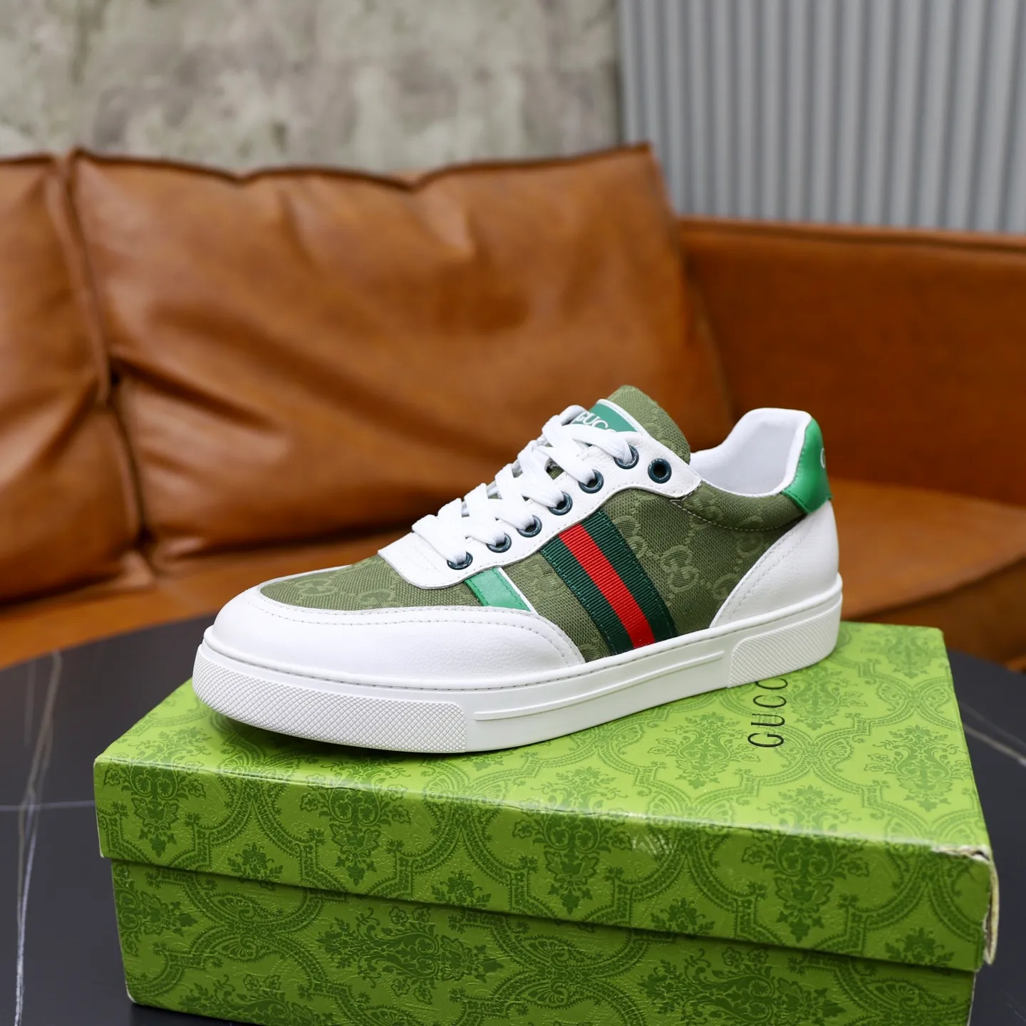 Ex-factory price: 420💰🙅‍♂️🙅‍♂️🙅‍♂️ Brand: GUCCI Standard code: 38-44 (45 customized) Grade: Same as the official website Material: Original leather splicing Comfortable and breathable sheepskin lining Original wear-resistant outsole Style category: Men's fashionable casual shoes Running sneakers Distinguished luxury brand elements Top luxury Color: actual picture color